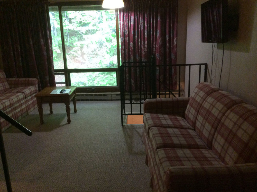 Evergreen Valley Inn Stoneham Exterior photo